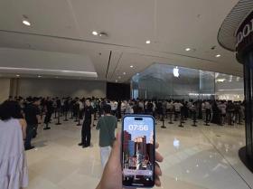 iPhone 16首发广州探店：8点到店排队，只为挣300零花钱？