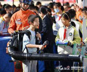 “国际减灾日”科普活动进校园